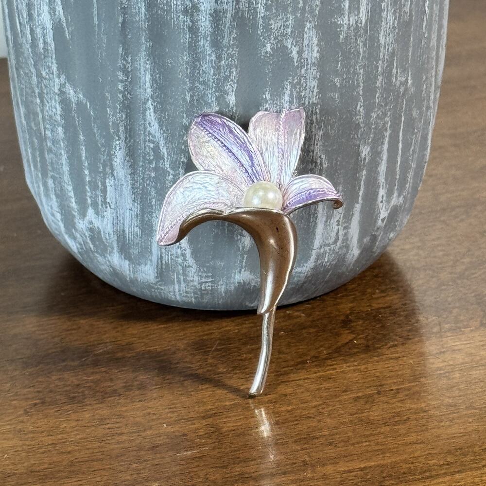 Vintage Enamel Pearl Flower Brooch Pin Purple Lavender Silver Tone Jewelry